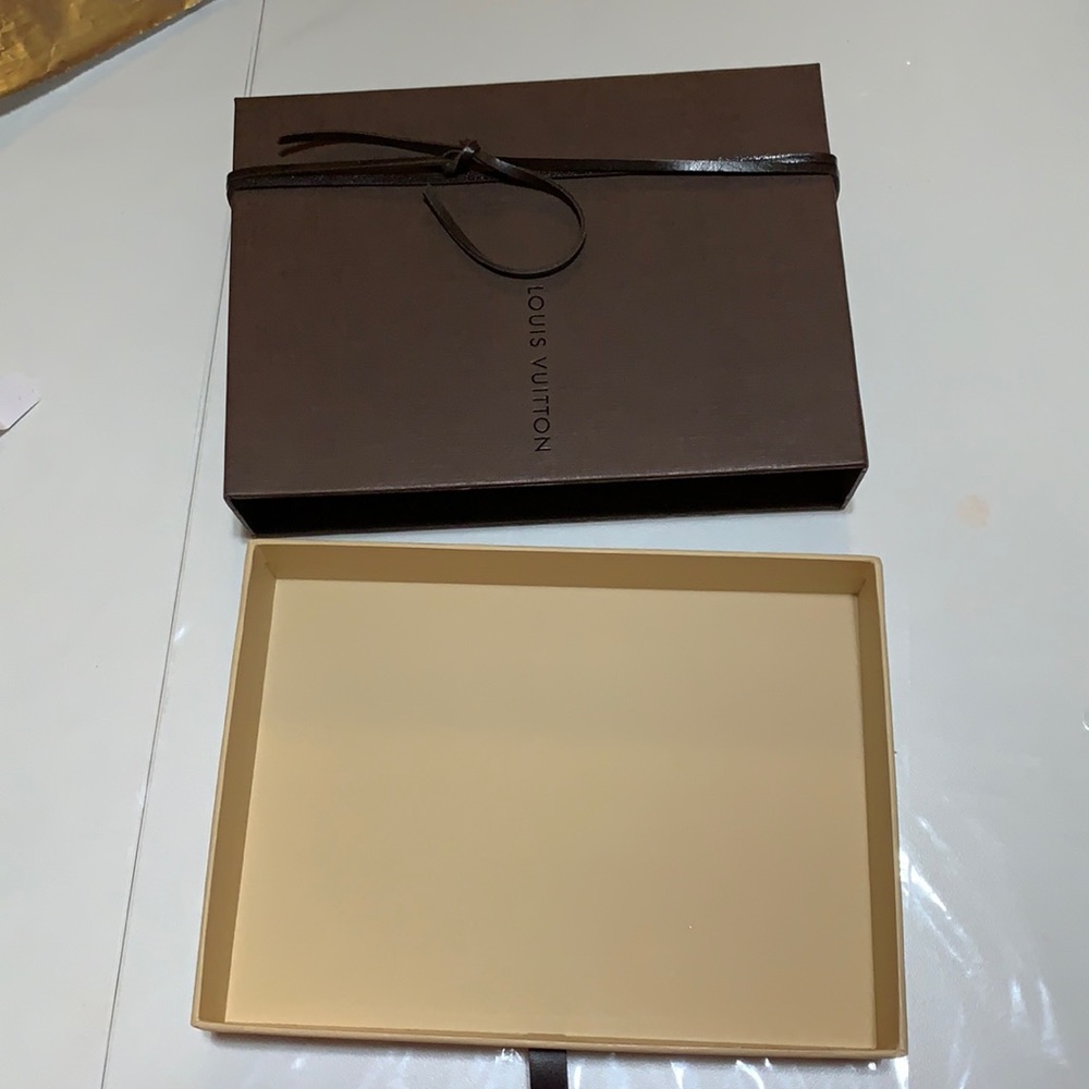 Louis Vuitton box for SLG 2 with strap as seen in pictures